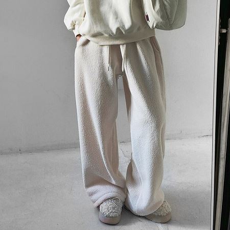 Dongdaemum Women’s Pants, a testament to the elegance and quality of wholesale Korean fashion.