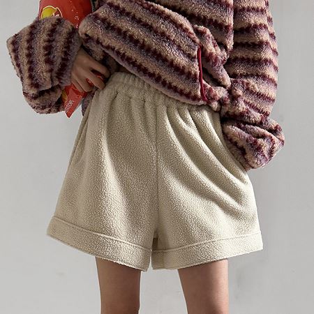 Dongdaemum Women’s Pants, a testament to the elegance and quality of wholesale Korean fashion.