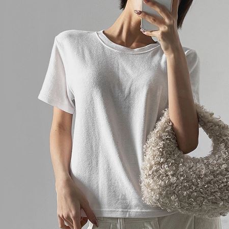 Dongdaemum Women’s Shirts, Tops & T-Shirts, a testament to the elegance and quality of wholesale Korean fashion.