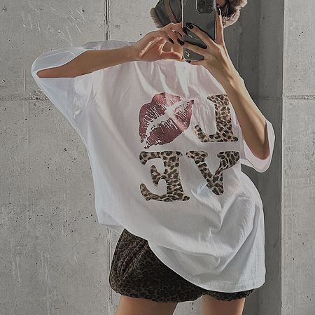 Dongdaemum Women’s Shirts, Tops & T-Shirts, a testament to the elegance and quality of wholesale Korean fashion.