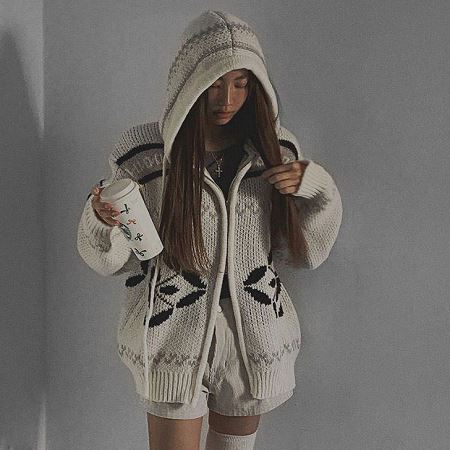 Dongdaemum Women’s Coats & Jackets, a testament to the elegance and quality of wholesale Korean fashion.