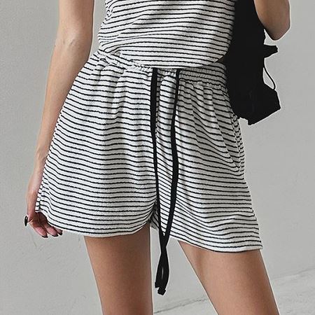 Dongdaemum Women’s Pants, a testament to the elegance and quality of wholesale Korean fashion.