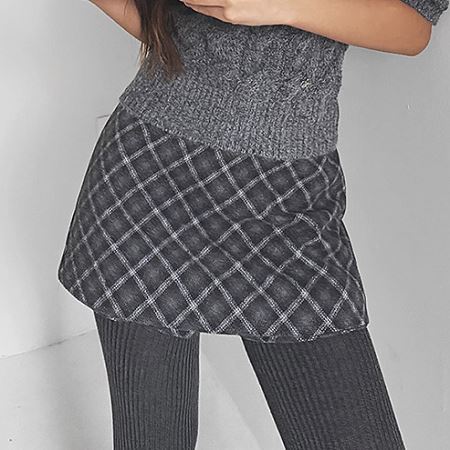 Dongdaemum Women’s Pants, a testament to the elegance and quality of wholesale Korean fashion.