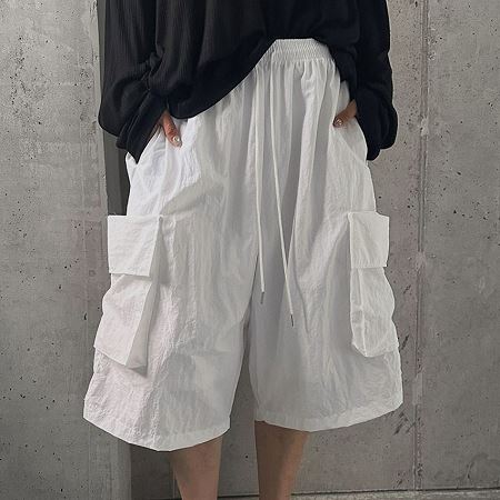 Dongdaemum Women’s Pants, a testament to the elegance and quality of wholesale Korean fashion.