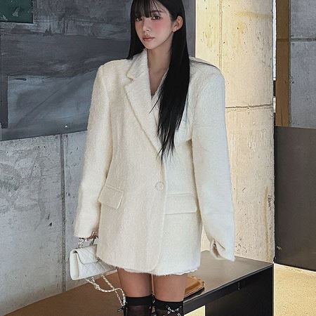 Dongdaemum Women’s Coats & Jackets, a testament to the elegance and quality of wholesale Korean fashion.