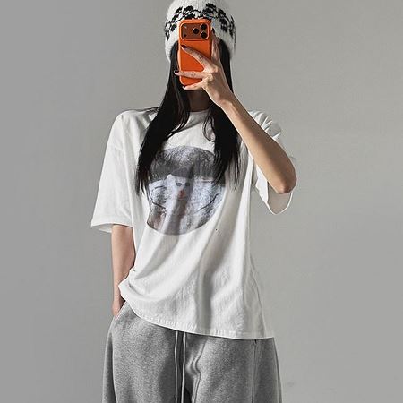 Dongdaemum Women’s Shirts, Tops & T-Shirts, a testament to the elegance and quality of wholesale Korean fashion.