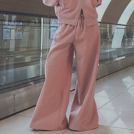 Dongdaemum Women’s Pants, a testament to the elegance and quality of wholesale Korean fashion.