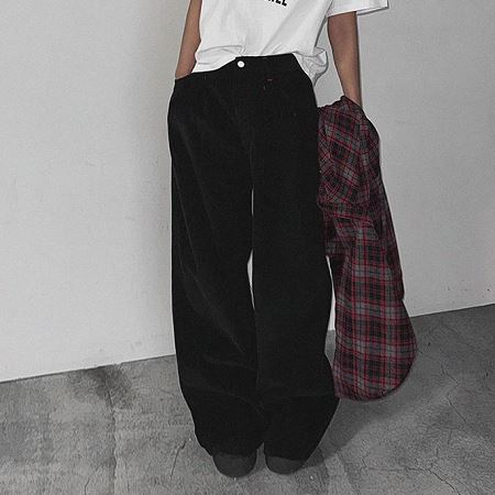 Dongdaemum Women’s Pants, a testament to the elegance and quality of wholesale Korean fashion.