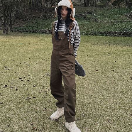 Dongdaemum Women’s Pants, a testament to the elegance and quality of wholesale Korean fashion.