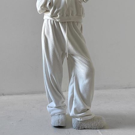 Dongdaemum Women’s Pants, a testament to the elegance and quality of wholesale Korean fashion.