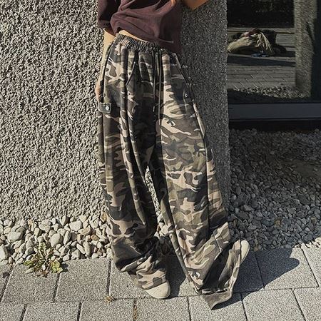 Dongdaemum Women’s Pants, a testament to the elegance and quality of wholesale Korean fashion.