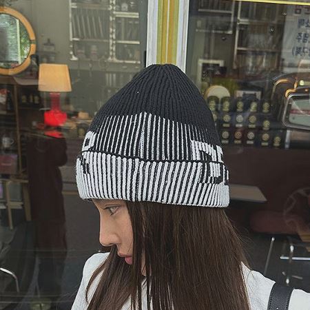 Dongdaemum Women’s Clothing Accessories, a testament to the elegance and quality of wholesale Korean fashion.