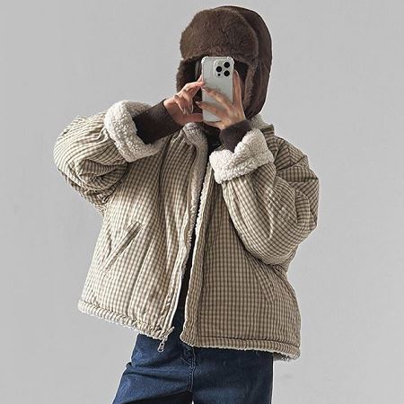 Dongdaemum Women’s Coats & Jackets, a testament to the elegance and quality of wholesale Korean fashion.