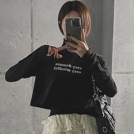 Dongdaemum Women’s Shirts, Tops & T-Shirts, a testament to the elegance and quality of wholesale Korean fashion.