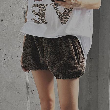 Dongdaemum Women’s Pants, a testament to the elegance and quality of wholesale Korean fashion.