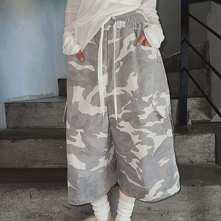 Dongdaemum Women’s Pants, a testament to the elegance and quality of wholesale Korean fashion.