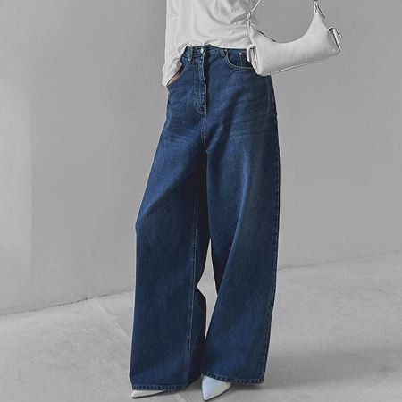 Dongdaemum Women’s Pants, a testament to the elegance and quality of wholesale Korean fashion.