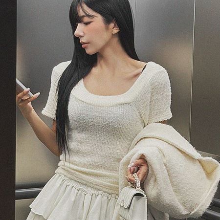 Dongdaemum Women’s Shirts, Tops & T-Shirts, a testament to the elegance and quality of wholesale Korean fashion.