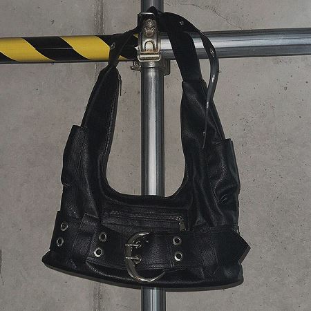 Dongdaemum Women’s Handbags, a testament to the elegance and quality of wholesale Korean fashion.