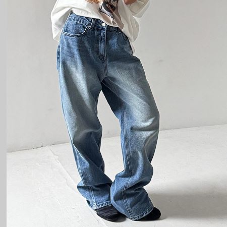 Dongdaemum Women’s Pants, a testament to the elegance and quality of wholesale Korean fashion.