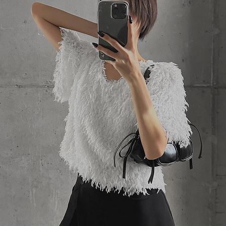 Dongdaemum Women’s Shirts, Tops & T-Shirts, a testament to the elegance and quality of wholesale Korean fashion.