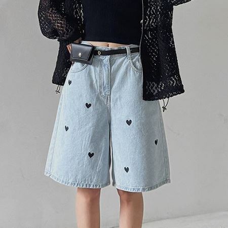 Dongdaemum Women’s Pants, a testament to the elegance and quality of wholesale Korean fashion.