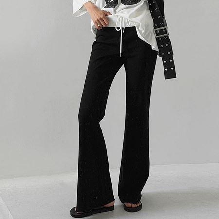 Dongdaemum Women’s Pants, a testament to the elegance and quality of wholesale Korean fashion.