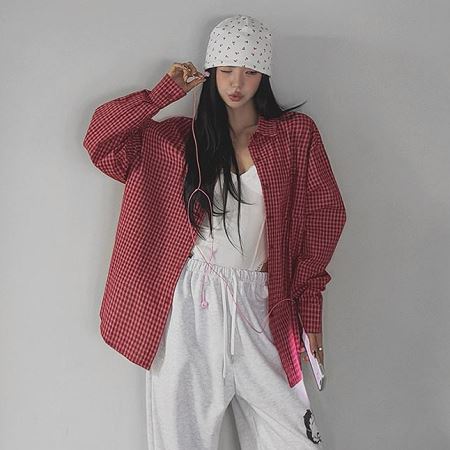 Dongdaemum Women’s Shirts, Tops & T-Shirts, a testament to the elegance and quality of wholesale Korean fashion.