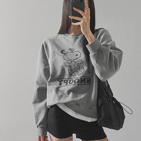 Dongdaemum Women’s Shirts, Tops & T-Shirts, a testament to the elegance and quality of wholesale Korean fashion.