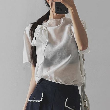 Dongdaemum Women’s Shirts, Tops & T-Shirts, a testament to the elegance and quality of wholesale Korean fashion.