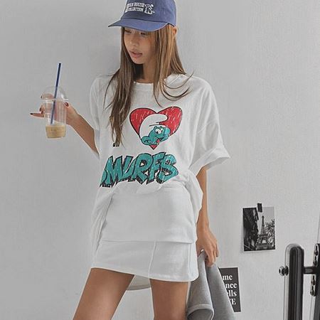 Dongdaemum Women’s Shirts, Tops & T-Shirts, a testament to the elegance and quality of wholesale Korean fashion.