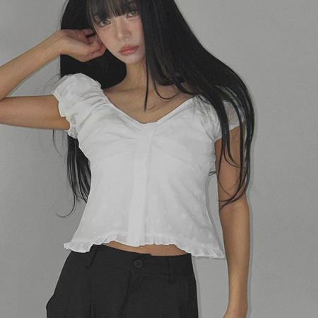 Dongdaemum Women’s Shirts, Tops & T-Shirts, a testament to the elegance and quality of wholesale Korean fashion.
