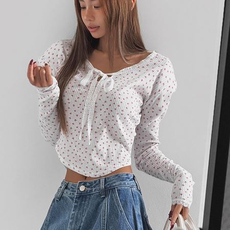 Dongdaemum Women’s Shirts, Tops & T-Shirts, a testament to the elegance and quality of wholesale Korean fashion.