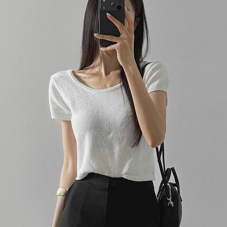 Dongdaemum Women’s Shirts, Tops & T-Shirts, a testament to the elegance and quality of wholesale Korean fashion.