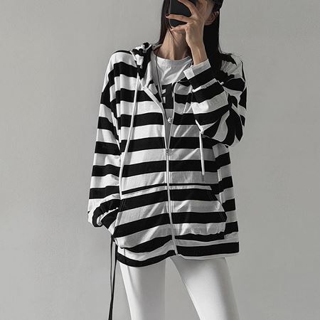 Dongdaemum Women’s Coats & Jackets, a testament to the elegance and quality of wholesale Korean fashion.