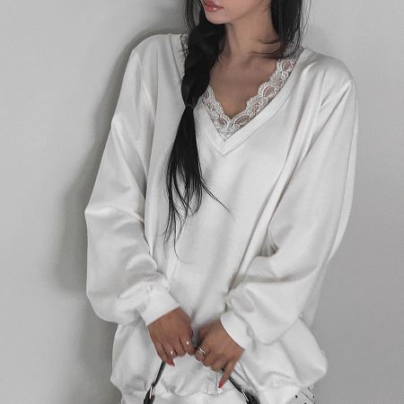 Dongdaemum Women’s Shirts, Tops & T-Shirts, a testament to the elegance and quality of wholesale Korean fashion.