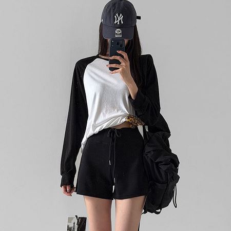 Dongdaemum Women’s Shirts, Tops & T-Shirts, a testament to the elegance and quality of wholesale Korean fashion.