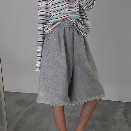 Dongdaemum Women’s Pants, a testament to the elegance and quality of wholesale Korean fashion.