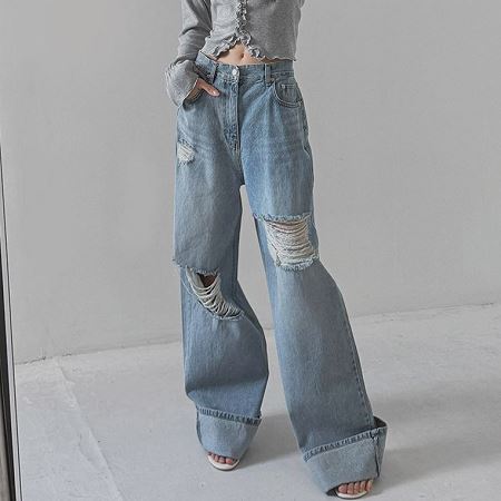 Dongdaemum Women’s Pants, a testament to the elegance and quality of wholesale Korean fashion.