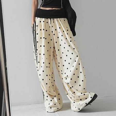 Dongdaemum Women’s Pants, a testament to the elegance and quality of wholesale Korean fashion.