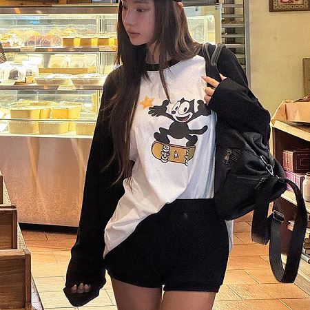 Dongdaemum Women’s Shirts, Tops & T-Shirts, a testament to the elegance and quality of wholesale Korean fashion.
