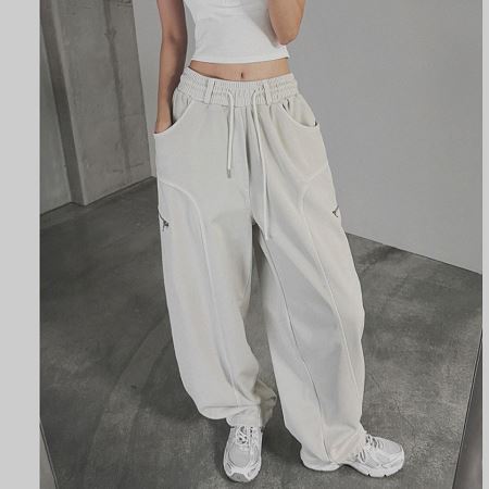 Dongdaemum Women’s Pants, a testament to the elegance and quality of wholesale Korean fashion.