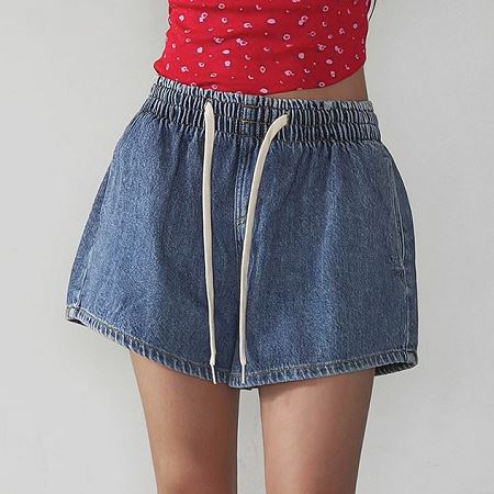 Dongdaemum Women’s Pants, a testament to the elegance and quality of wholesale Korean fashion.