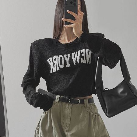 Dongdaemum Women’s Shirts, Tops & T-Shirts, a testament to the elegance and quality of wholesale Korean fashion.