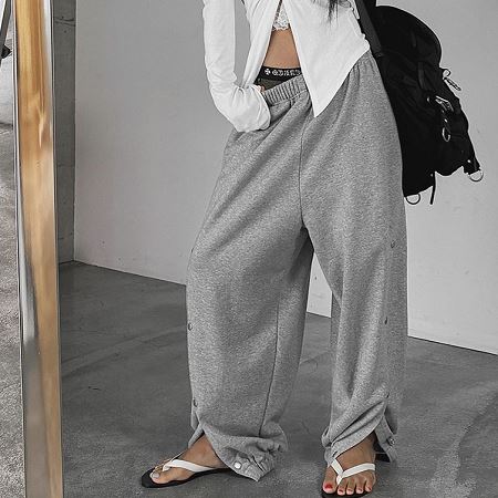 Dongdaemum Women’s Pants, a testament to the elegance and quality of wholesale Korean fashion.