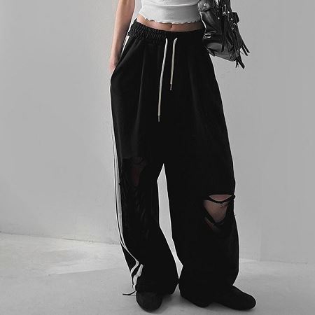 Dongdaemum Women’s Pants, a testament to the elegance and quality of wholesale Korean fashion.