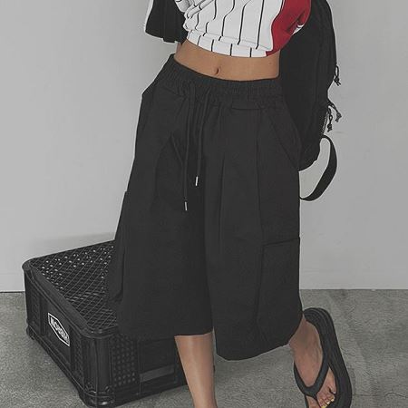 Dongdaemum Women’s Pants, a testament to the elegance and quality of wholesale Korean fashion.