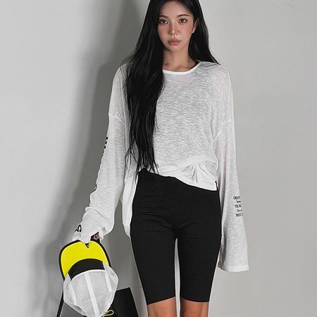 Dongdaemum Women’s Shirts, Tops & T-Shirts, a testament to the elegance and quality of wholesale Korean fashion.