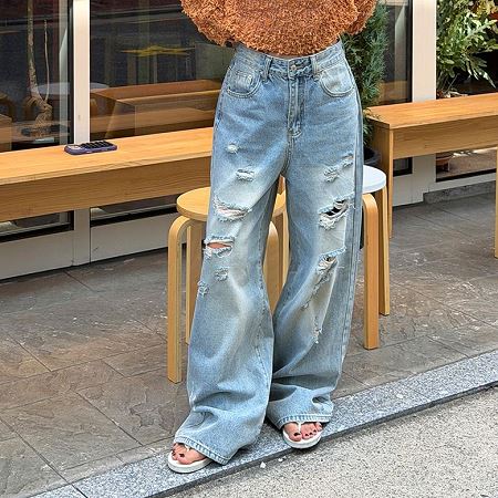Dongdaemum Women’s Pants, a testament to the elegance and quality of wholesale Korean fashion.