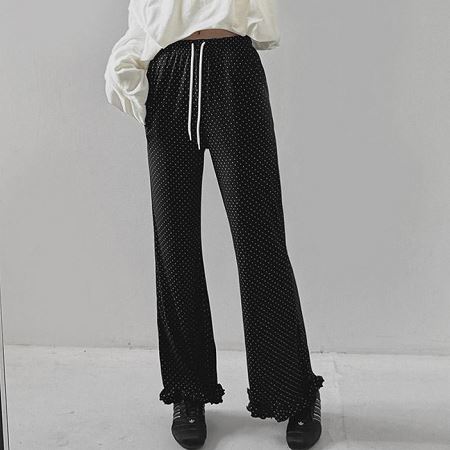 Dongdaemum Women’s Pants, a testament to the elegance and quality of wholesale Korean fashion.